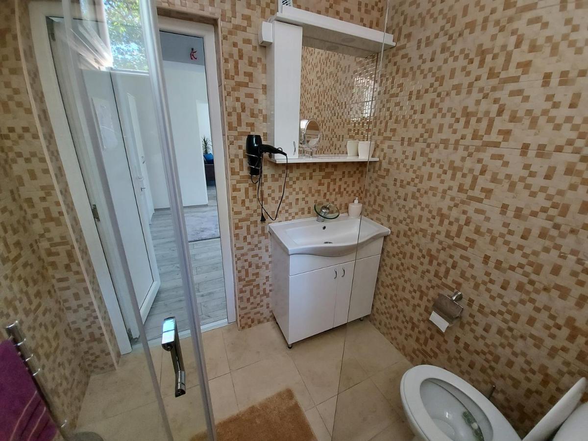 Fenix Apartment & Rooms Vinci Exterior photo